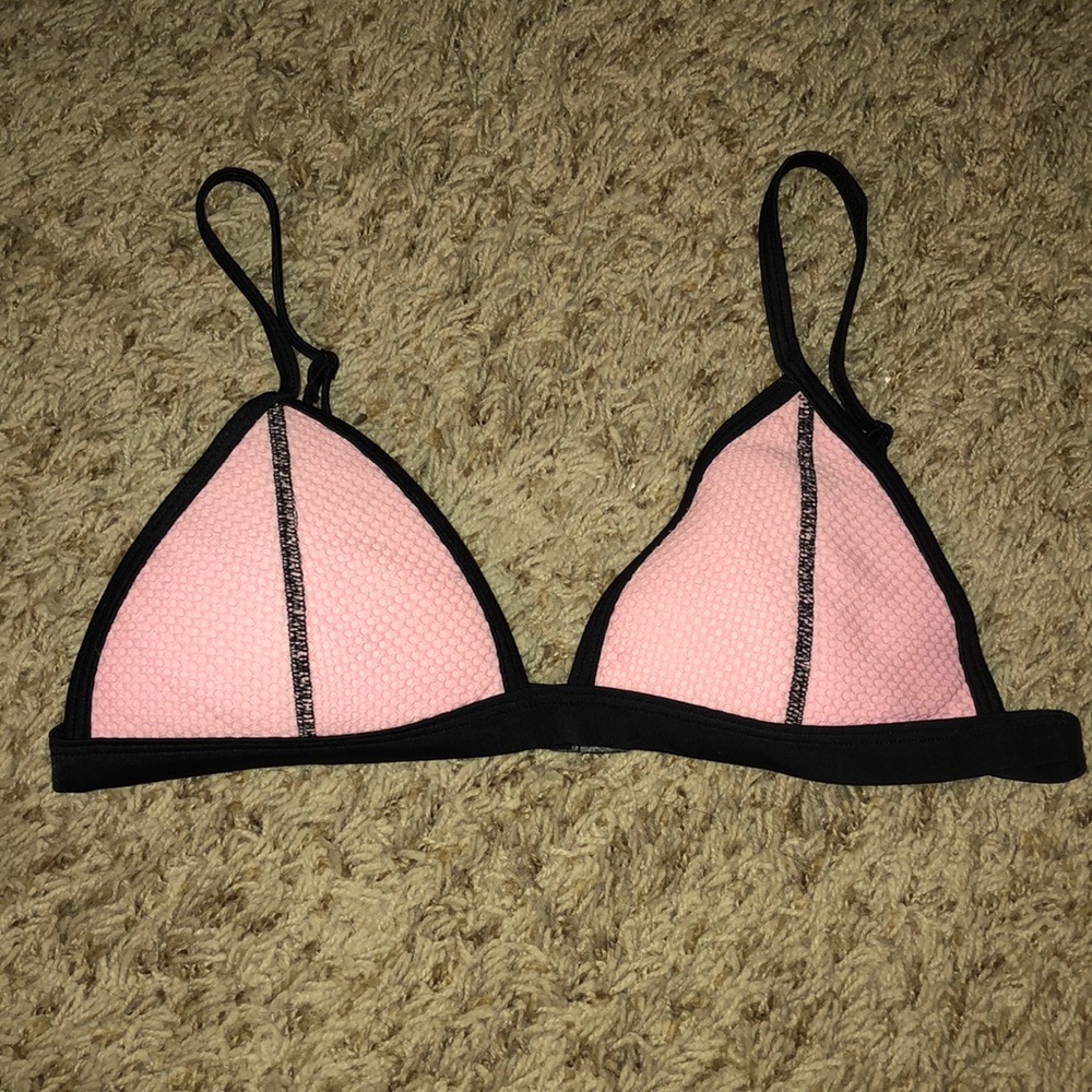 TRIANGL TOP